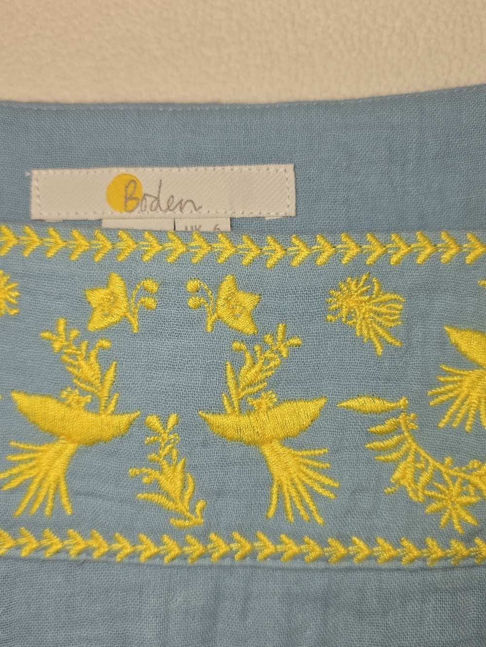 BODEN BERNADETTE EMBROIDERED COTTON DRESS SOFT BLUE WITH YELLOW DESIGN WOMENS 2 - Picture 7 of 12